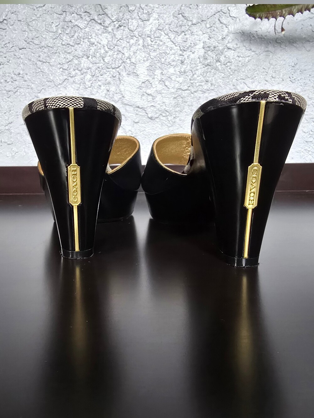 Coach Kathie Black Sandals in Signature Jacard with Gold Tone Logo in Size 8.5 - Picture 5 of 5